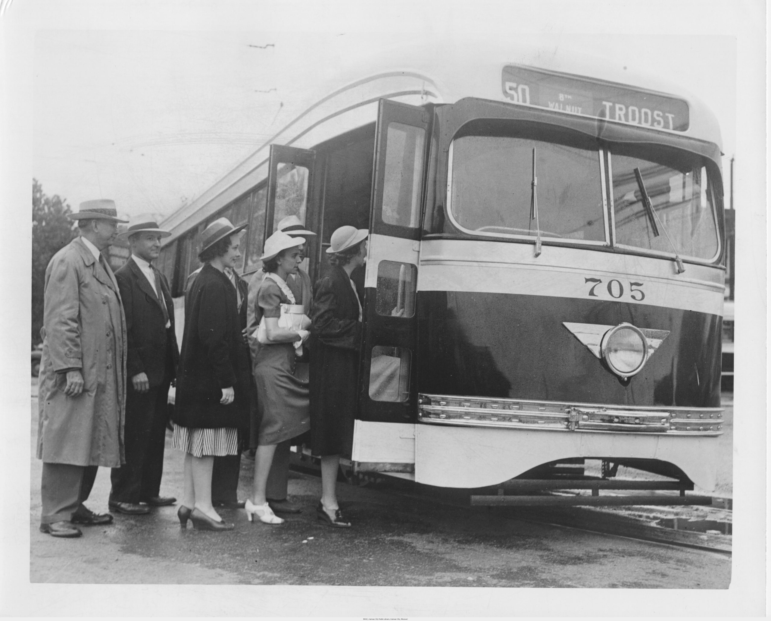 Streetcar passengers in 1940s